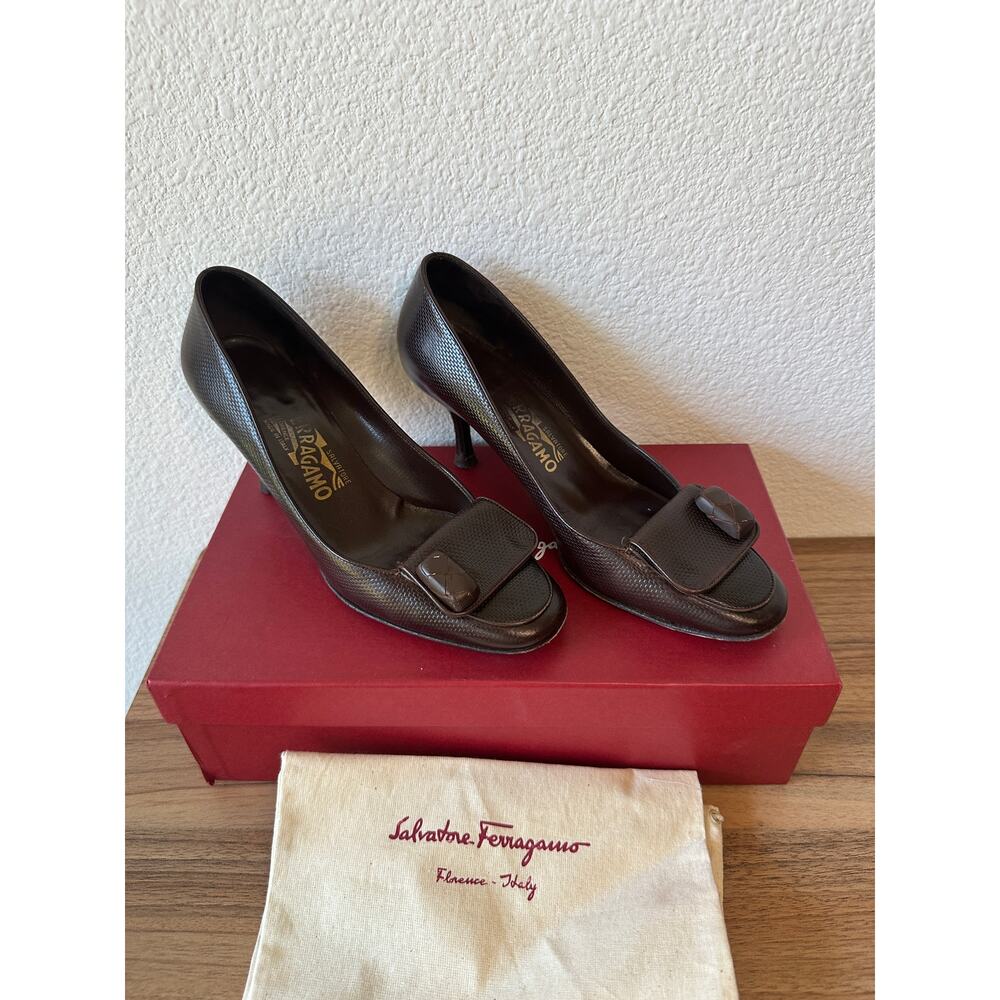 Salvatore Ferragamo Fondente Pebble Calf TAM Heels Size 7B – 8cm Heel